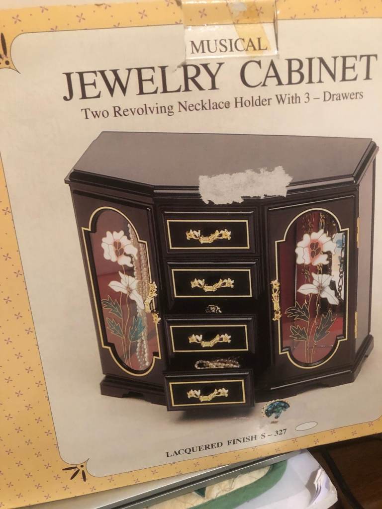 MUSICAL JEWELLERY CABINET 