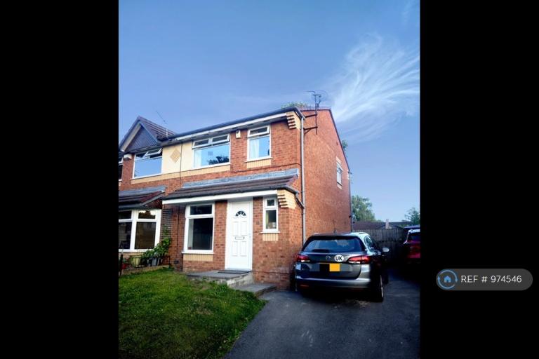 3 bedroom house in Salford, Manchester, M30 (3 bed) (#974546)
