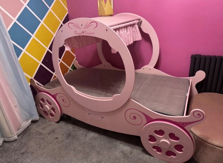 ARTISAN GIRLS PINK PRINCESS CARRIAGE BED USED 