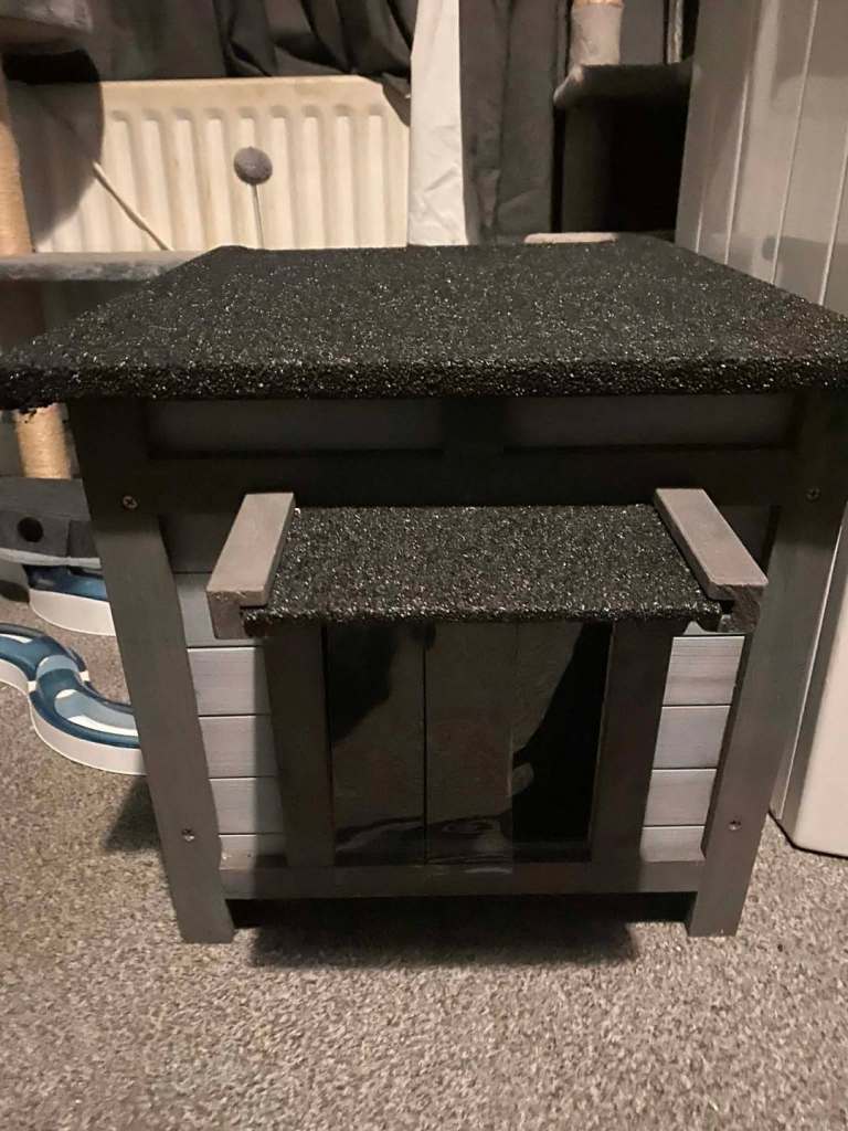 Indoors or outdoors shelter 