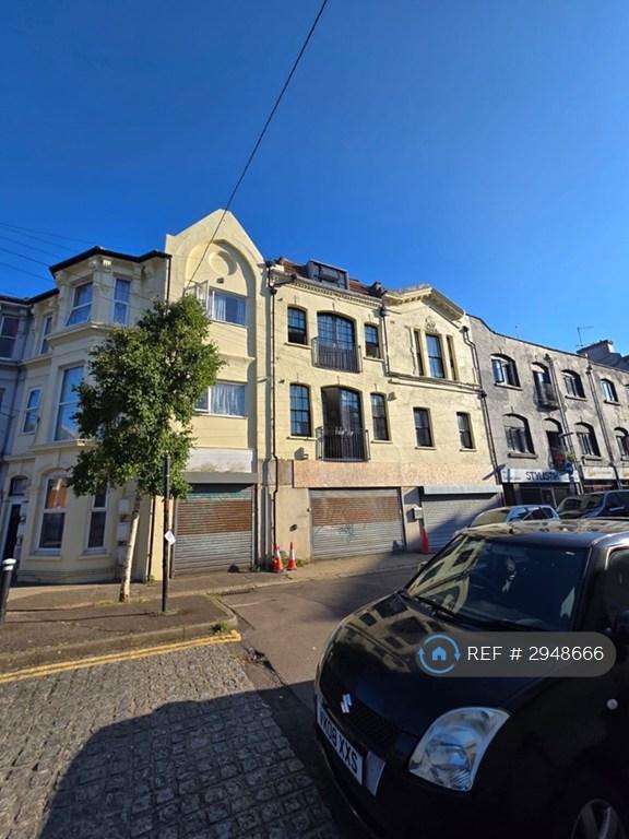 1 bedroom flat in St. Andrews Square, Hastings, TN34 (1 bed) (#2948666)