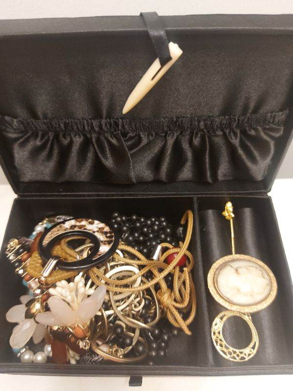 MIXED COSTUME JEWELLERY WITH VINTAGE Lot BOX Included Vintage Jewellery Box