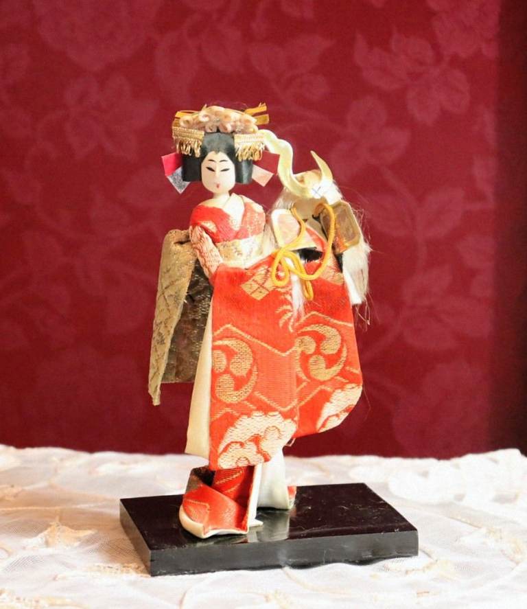 Vintage Japanese Geisha/Maiko Doll, Size (Approx.): 8.0(W) x 6.0(D) x 13.5(H) cm 　