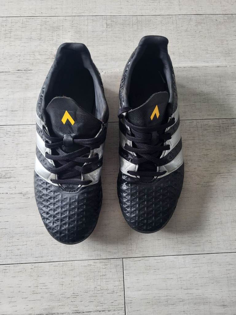 Adidas size 4 football boots