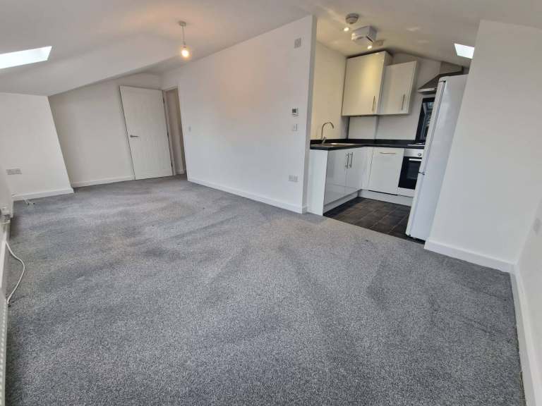 **Penthouse Apartment**Gated Parking**Luxury Kitchen**Luxury Bathroom**Close To Train Station**