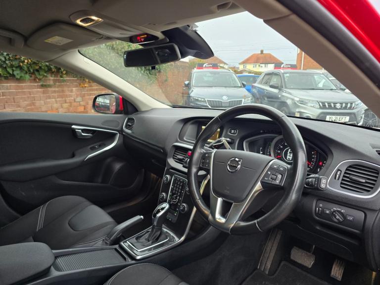 2017 Volvo V40 T2 [122] Momentum 5dr Geartronic HATCHBACK Petrol Automatic