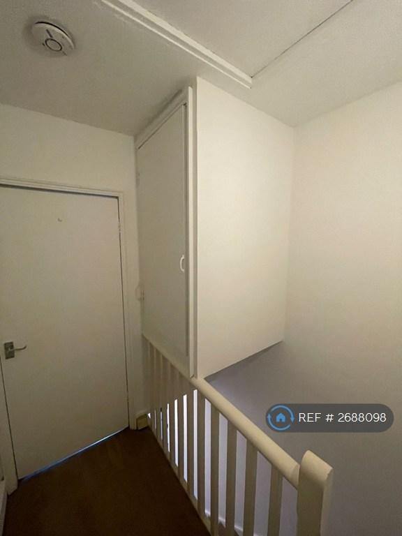 1 bedroom flat in Oakfield Road, Croydon, CR0 (1 bed) (#2688098)