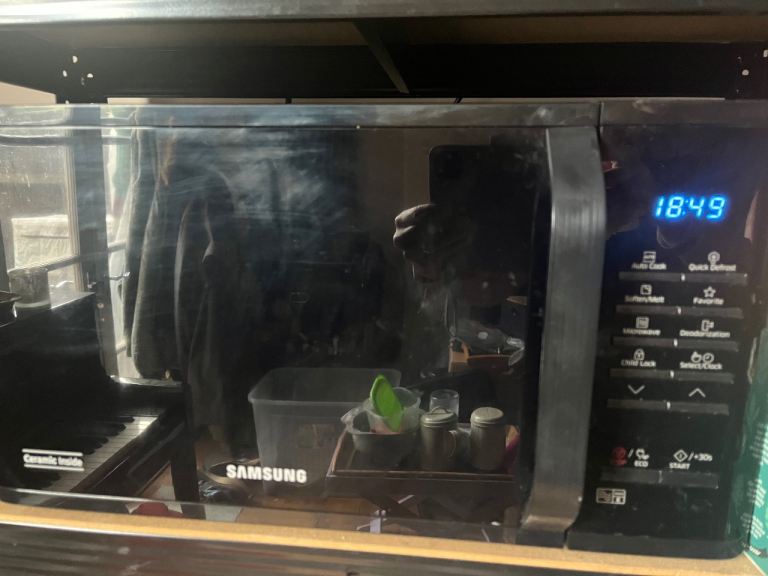 Samsung MS23K3513 Microwave Oven 23L 1150W – Good Condition