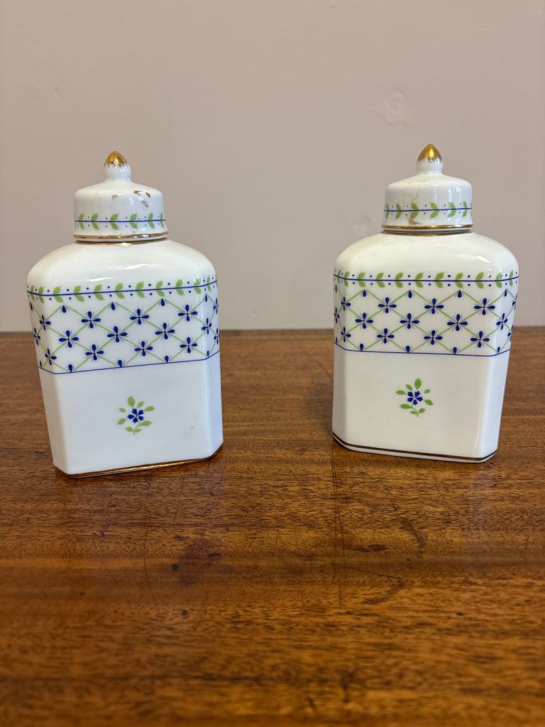 image for A pair of beautiful De La Reine pots