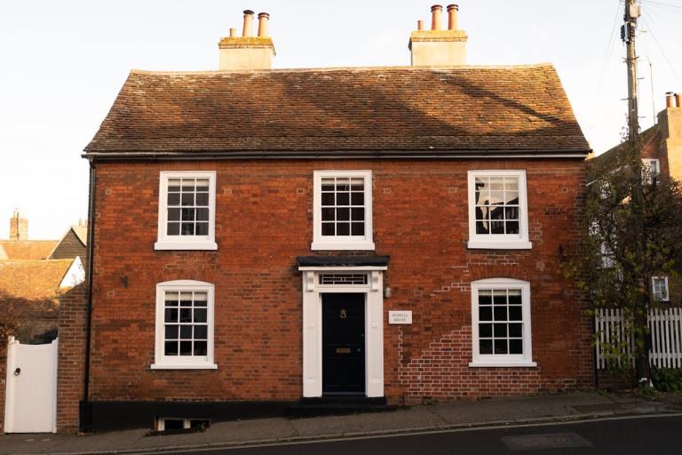 Urgently Wanted 2, 3, 4, 5 bedroom houses in Birmingham, Flats Houses and Holiday Homes