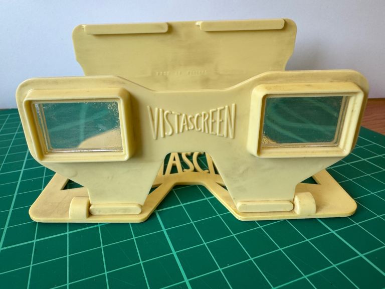 Vistascreen viewer and photograph sets