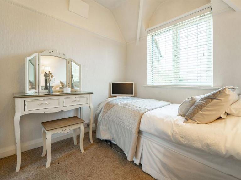 ROOMS TO RENT IN SHARED ACCOMODATION