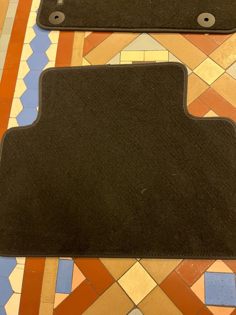 Genuine Porsche Macan Black Carpet Floor Mats – 72 plate – Used Once