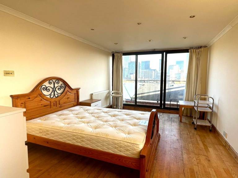 POPLAR, E14, LOVELY 3 BEDROOM APARTMENT AVAILABLE 1ST JULY