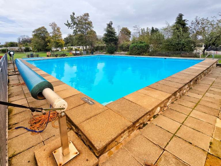 Immaculate 2 bedroom 2021 caravan, 30 minutes from the Lake District and Yorkshire Dales, LA6 1AD. 