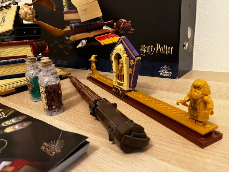 Lego Icons of Hogwarts set - with box and instructions