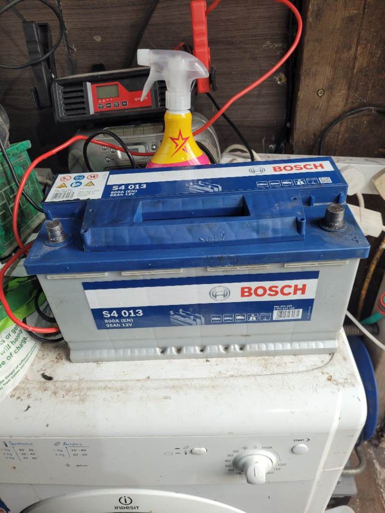 Large bosch car van or 4x4 battery in good condition Can Deliver