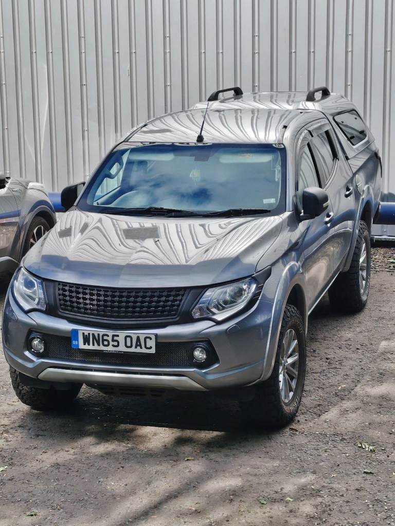 Mitsubishi l200 2015