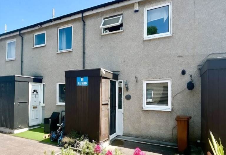 3 bedroom mid terrace maisonette for rent