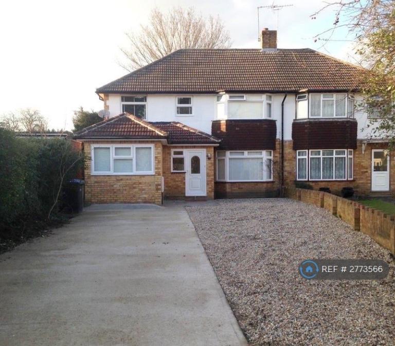 1 bedroom in Inglehurst, New Haw, Addlestone, KT15 (#2773566)