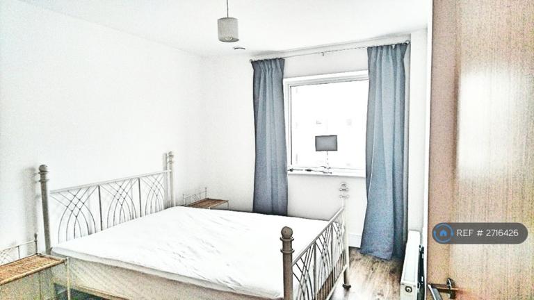 1 bedroom flat in Austen House, Guildford, GU1 (1 bed) (#2716426)