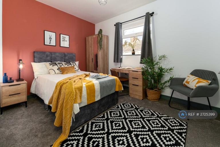 1 bedroom in Catherine Street, Lees, Oldham, OL4 (#2725399)