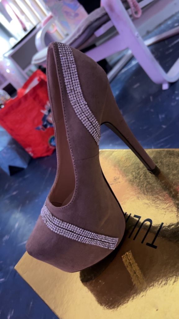 Heels brand new size 3