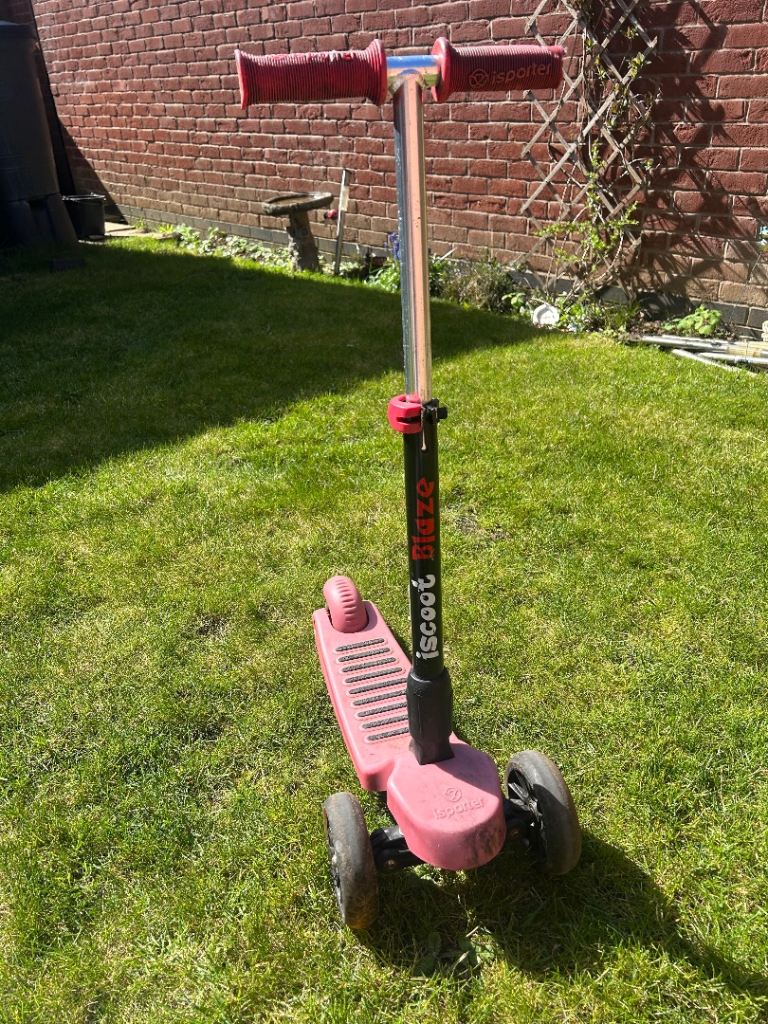 Kids 3 wheel scooter 