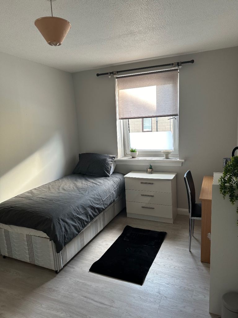 Single Room to rent in Bathgate
