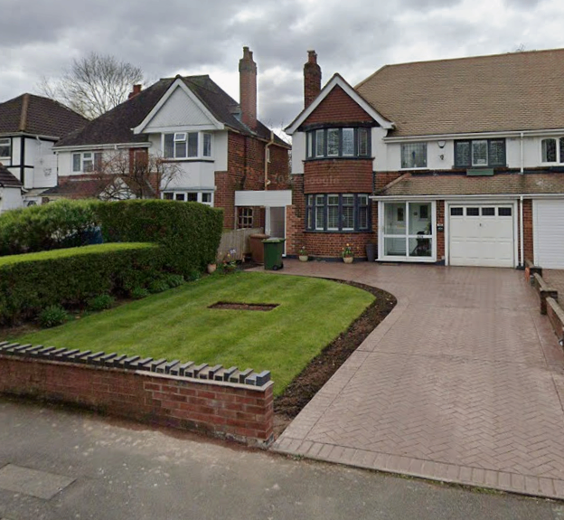 House to let.. with driveway 