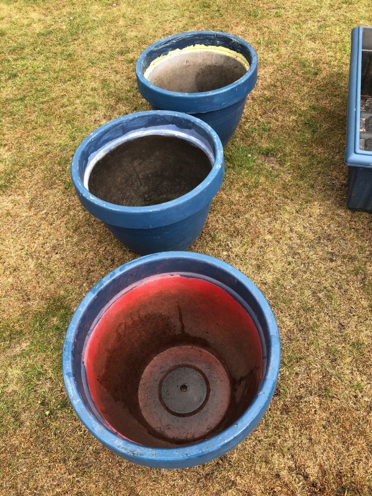 Garden pots and troughs