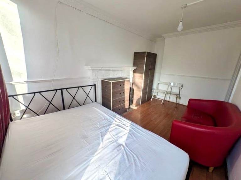 ❤️single Room with Garden | Poplar E14 | Near Canary Wharf | Bills Included | 1 Room Available❤️🏘️