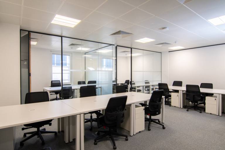 Brighton - BN1 4DU \ Private Office with 4 Desks