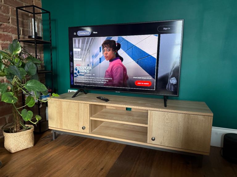 Samsung 50-Inch Ru7100 HDR Smart 4K TV