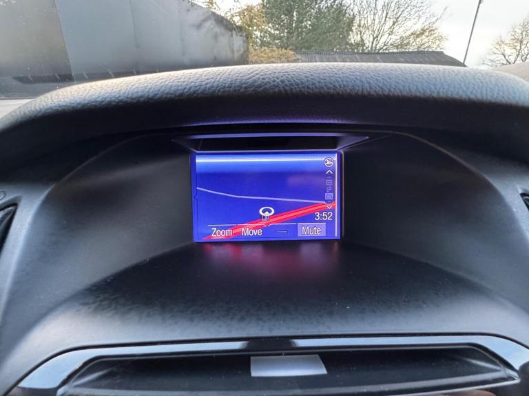 2013 Ford Focus 1.0 125 EcoBoost Titanium Navigator 5dr HATCHBACK PETROL Manual