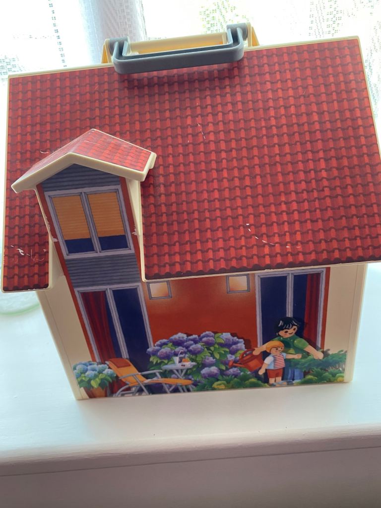 Playmobil Vinted Fold-Out Doll House – Good Condition