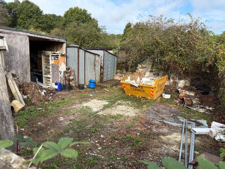 yard to let
