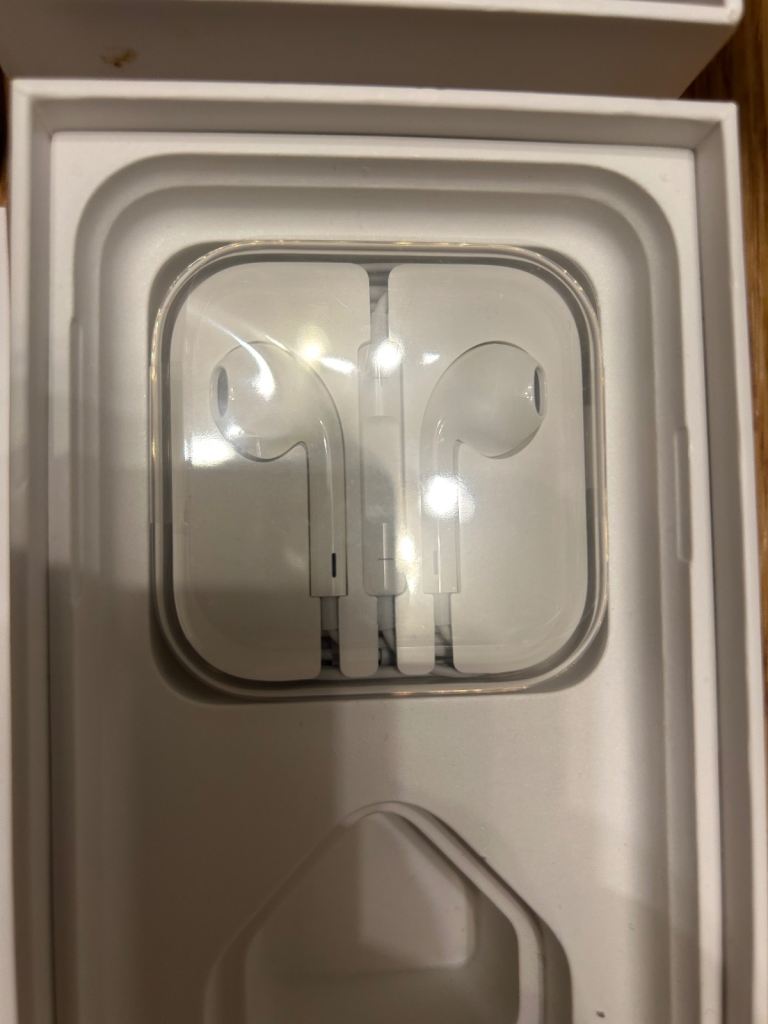 Apple iPhone xr boxed instructions white free case ear pod headphones 64gb phone 