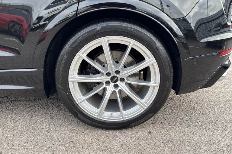 2025 Audi RS Q8 4.0 TFSI V8 Tiptronic quattro Euro 6 (s/s) 5dr SUV Automatic