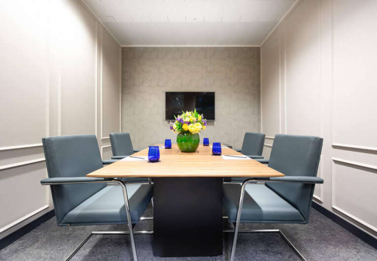 *Cannon Street* Private Serviced Offices: Units from 3 to 50 desks for rent EC4