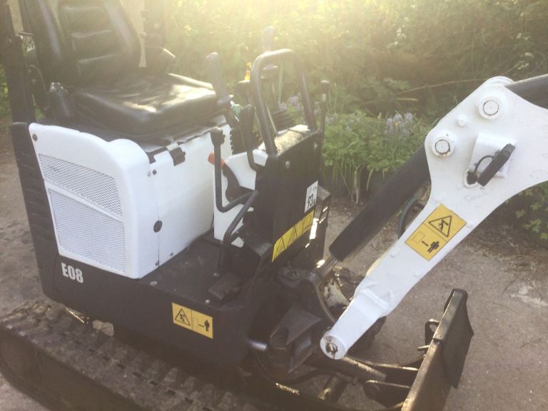 Bobcat e08 2010 mini digger (fits through a doorway) delivery possible 