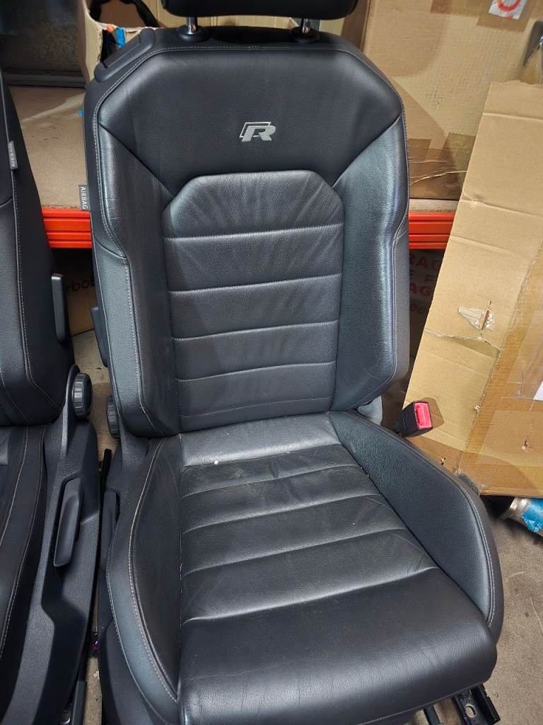 2014 vw golf r front seats. Heated for 3 door.