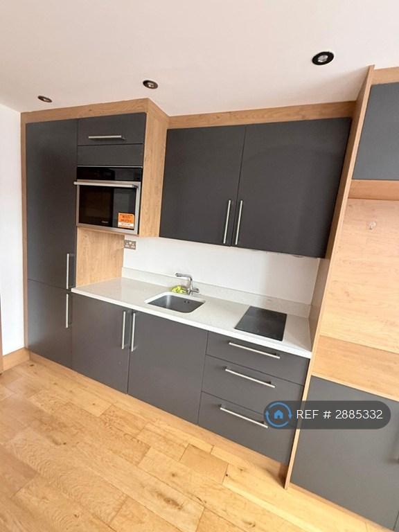 Studio flat in Kilburn High Road, London, NW6 (#2885332)