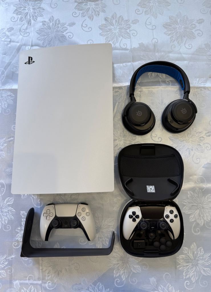 PlayStation 5 Digital Edition Bundle + Dualsense Edge Controller + SteelSeries Wireless Headset