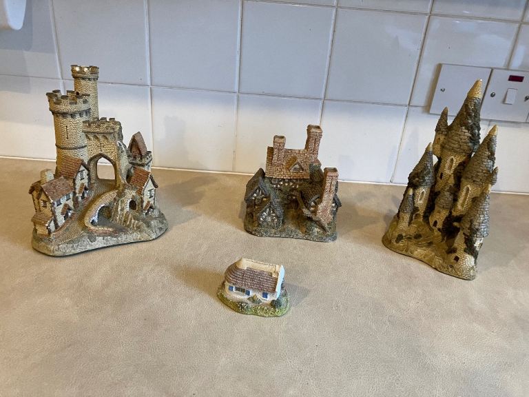 3 David Winter castle/cottage ornaments