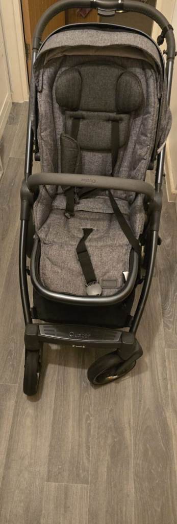 Oyster 3 dark grey pram with baby cot