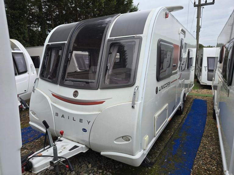 2017 Bailey Unicorn Cadiz Fixed Single Beds End Washroom Caravan, M/Mover, Solar