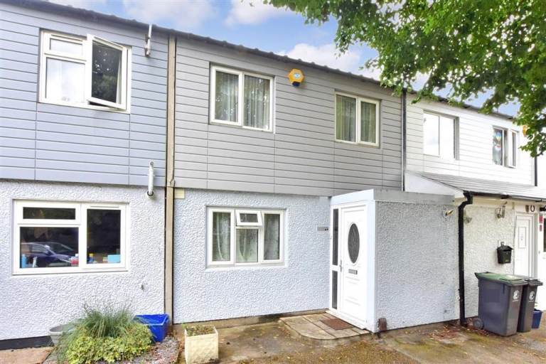 AMAZING 4 BED HOUSE WITH GARDEN 5 MINS TO HAINULT