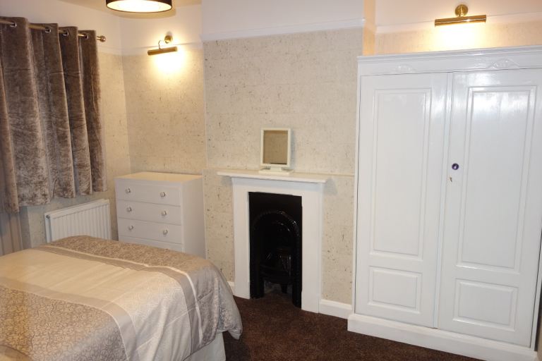 Watford Large Room To Rent in House Share For SINGLE OCCUPANCY in Watford WD18 7JU