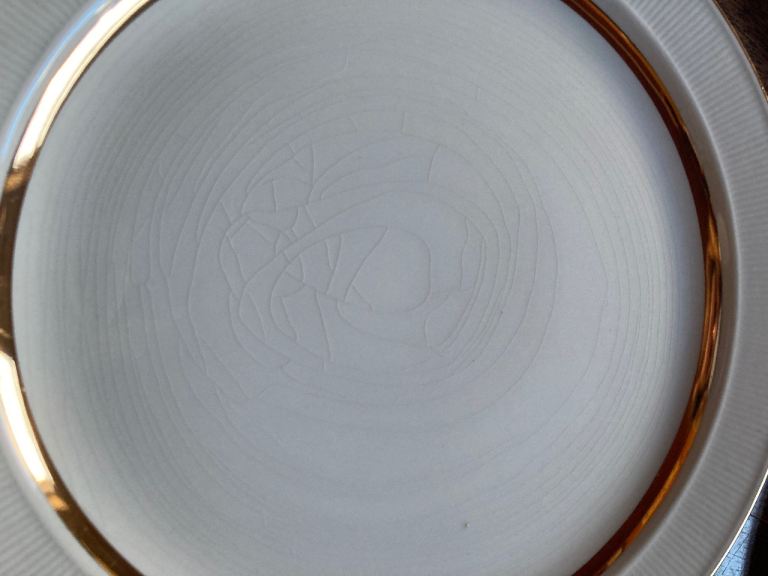 Set of 10 vintage white & gold dinner plates